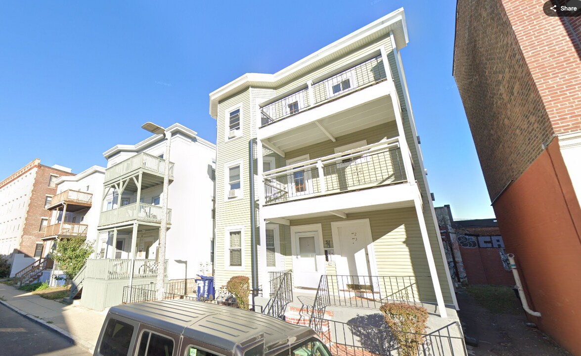 31 Chester St, Unit 2 in Boston, MA - Foto de edificio