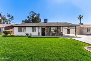 7613 W Devonshire Ave in Phoenix, AZ - Building Photo