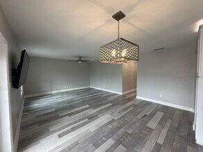 5075 Starfish Dr SE, Unit B in St. Petersburg, FL - Building Photo - Building Photo
