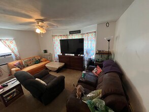 305 W Clayton Ave in Clayton, NJ - Building Photo - Building Photo