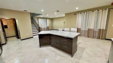 1094 Redwood St in Hollywood, FL - Building Photo - Building Photo