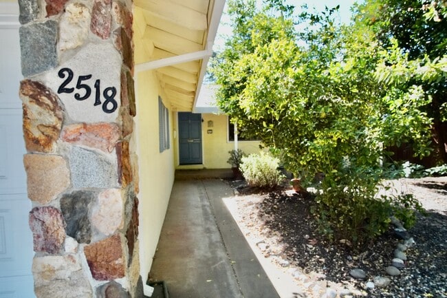 2518 Loyola Dr in Davis, CA - Building Photo - Building Photo