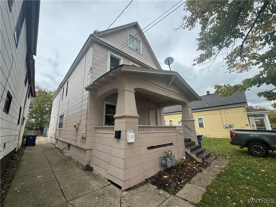 108 Schutrum St in Buffalo, NY - Building Photo