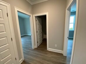325 Edgewater Dr in Athens, GA - Building Photo - Building Photo