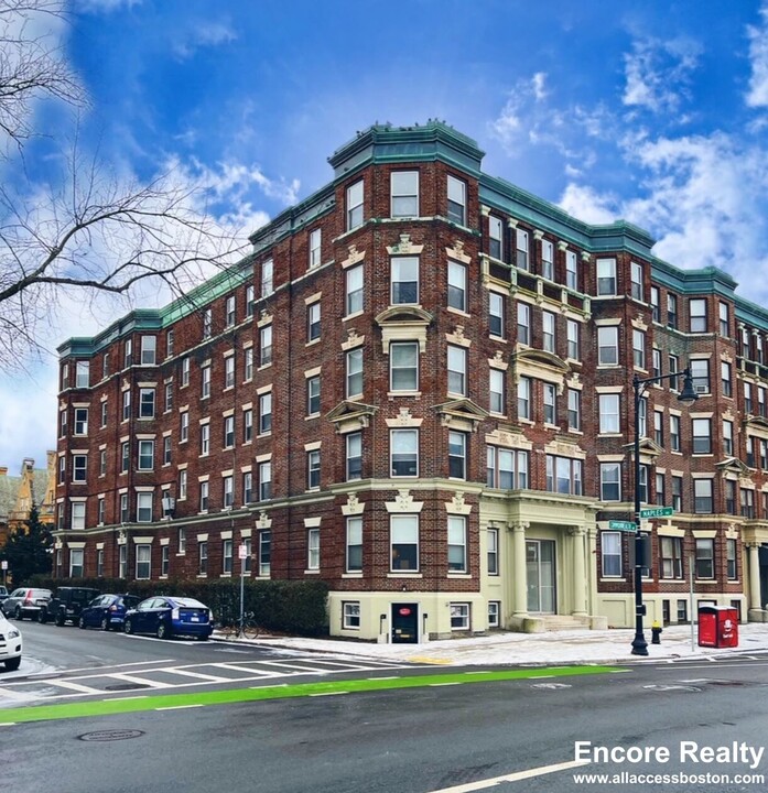 1082 Commonwealth Ave in Boston, MA - Building Photo