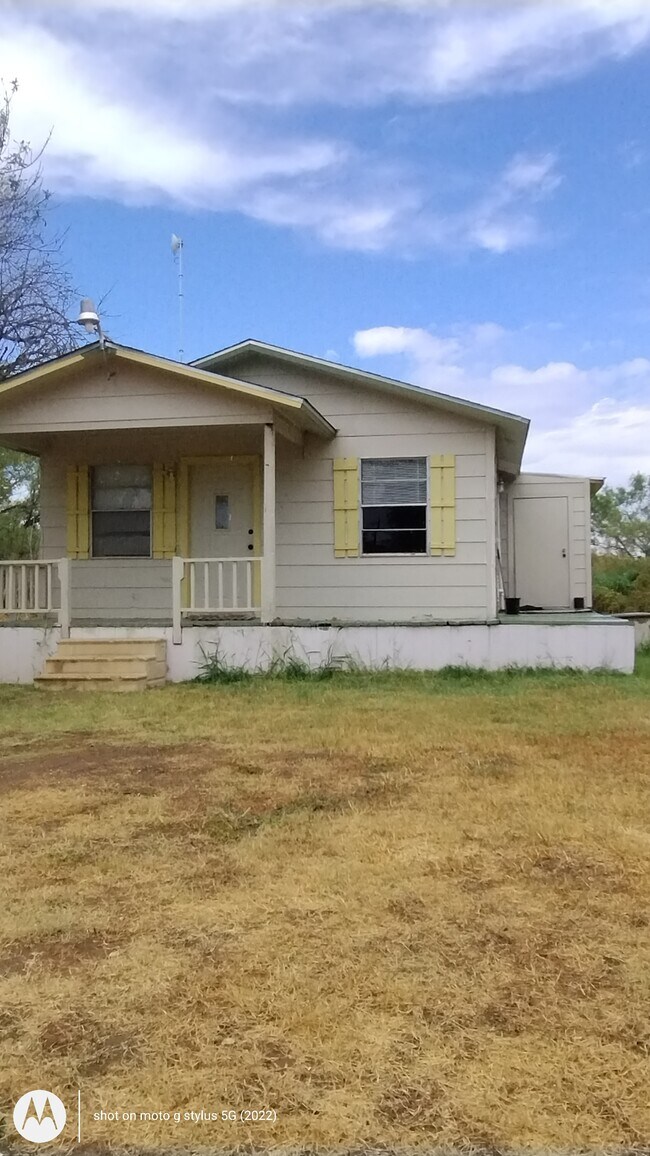 86 Laura Lee Ln Rentals in Lytle, TX