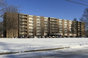 Oberlin Manor in Lorain, OH - Building Photo