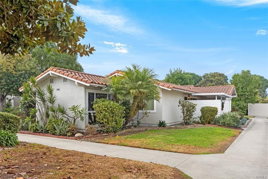 2086 Ronda Granada in Laguna Woods, CA - Building Photo