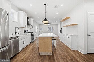 2106 Manton St in Philadelphia, PA - Building Photo - Building Photo