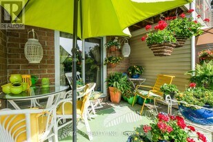 260 Brittany Dr in Ottawa, ON - Building Photo