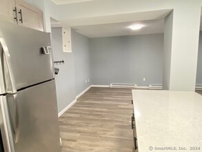 103 Martin Rd, Unit B in Bristol, CT - Building Photo - Building Photo