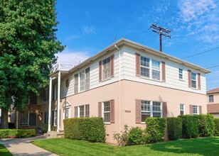 121 N Parish Pl in Burbank, CA - Building Photo - Building Photo