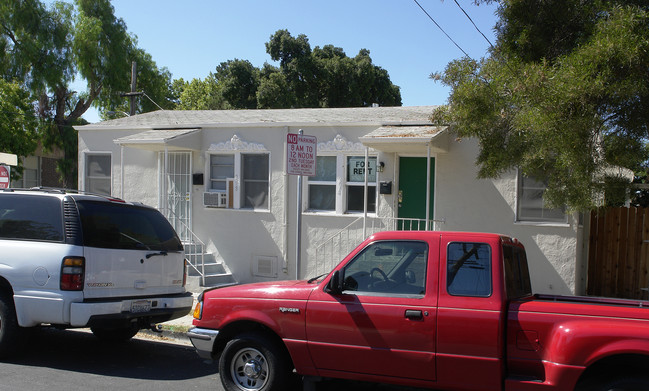 294-298 E 17th St in Pittsburg, CA - Foto de edificio - Building Photo