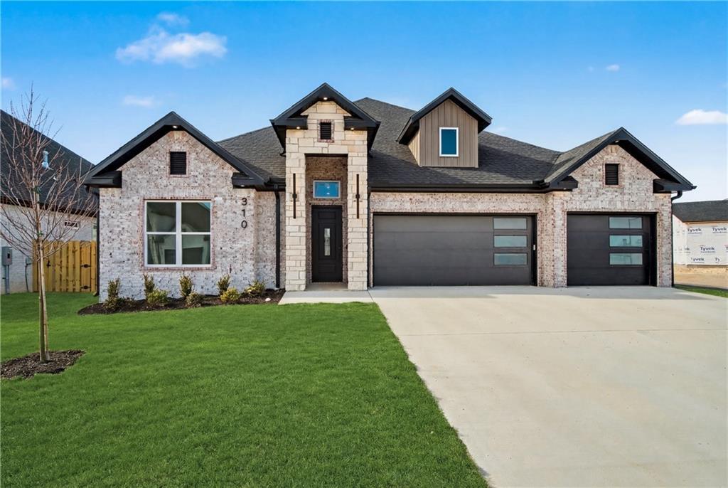 310 Hedge Dr in Centerton, AR - Building Photo