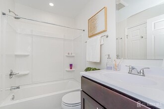 1227 Waterford Dr in Edison, NJ - Building Photo - Building Photo