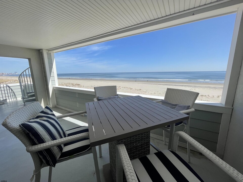 1703 Beach Terrace in Longport, NJ - Building Photo