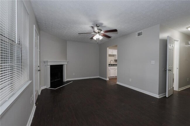 7215 Crestside Dr in Austell, GA - Building Photo - Building Photo
