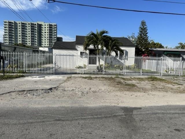 3527 NW 34th St-Unit -3527 in Miami, FL - Building Photo - Building Photo