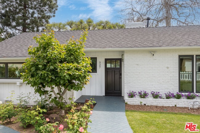 527 S Bentley Ave in Los Angeles, CA - Building Photo - Building Photo