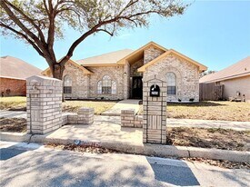 35 West St in McAllen, TX - Building Photo