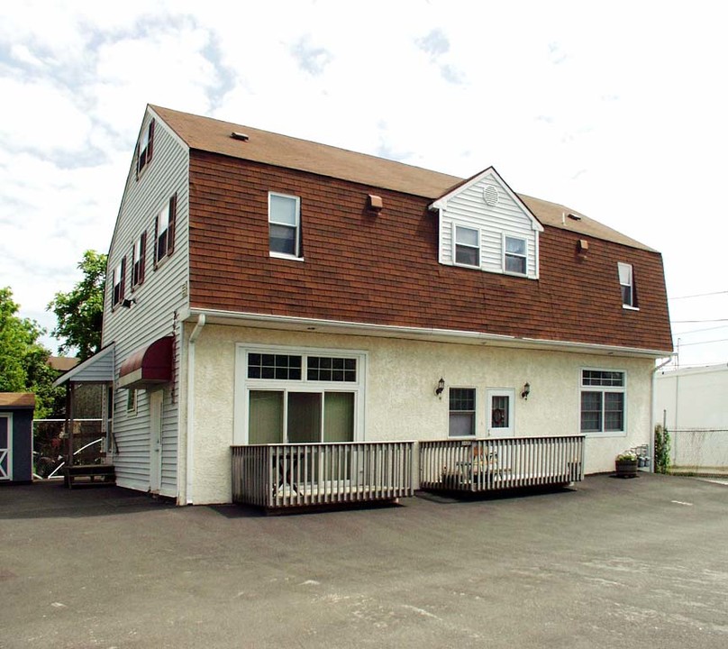 242-244 Walnut St in Morton, PA - Building Photo