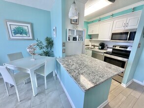 303 Atlantic Ave in Virginia Beach, VA - Building Photo - Building Photo