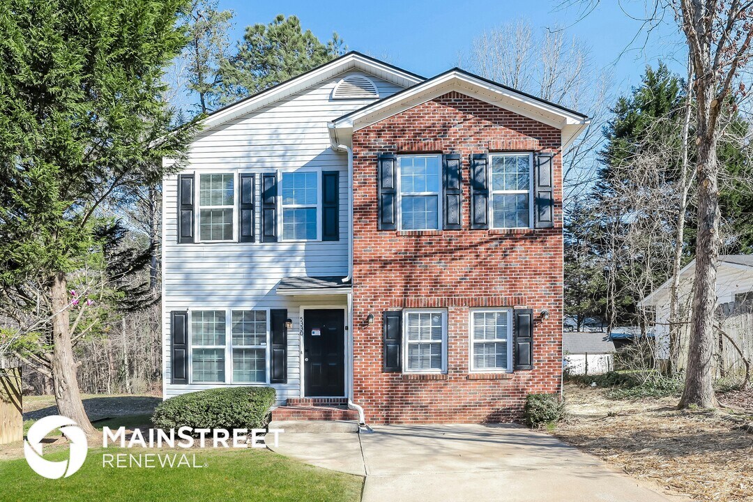 5330 Mercedes Dr in Cumming, GA - Building Photo