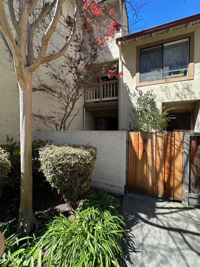 property at 38747 Huntington Cir