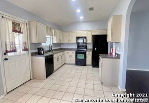 10335 Tiger Hunt in San Antonio, TX - Building Photo - Building Photo