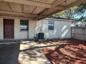 2000 Bahama Dr-Unit -1 in Seabrook, TX - Building Photo - Building Photo