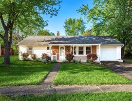 2906 La Rosa Dr in Grove City, OH - Building Photo