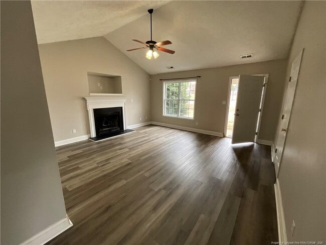 301 Sanford Ct in Raeford, NC - Building Photo - Building Photo