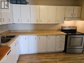 Mornington Apartments in London, ON - Building Photo - Building Photo