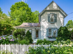 360 Main St in Sag Harbor, NY - Building Photo