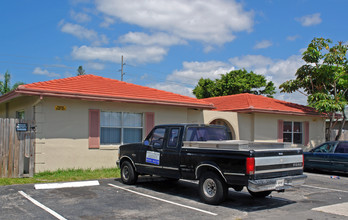 4031 NW 30th Ter in Fort Lauderdale, FL - Building Photo - Building Photo