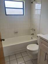 5619 McKinley St in Hollywood, FL - Building Photo - Building Photo