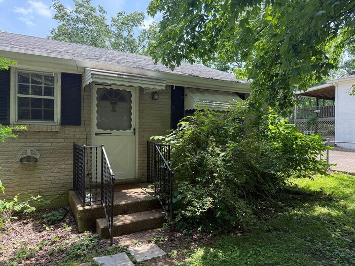 3857 Saunders Ave in Nashville, TN - Building Photo