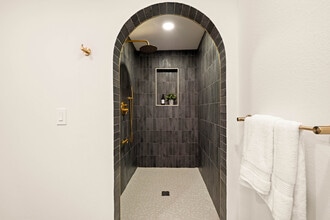 18212 72nd Ave W in Edmonds, WA - Building Photo - Building Photo