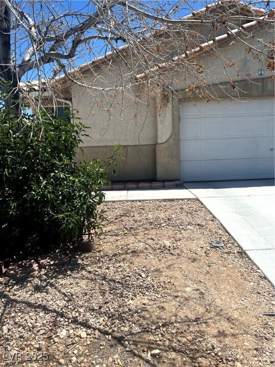 5607 W Dewey Dr in Las Vegas, NV - Foto de edificio