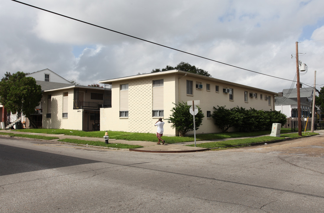 2601 Carondelet St in New Orleans, LA - Building Photo