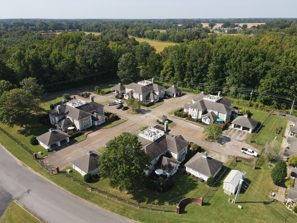 100 Regency Park Dr, Unit None Available in Martin, TN - Building Photo