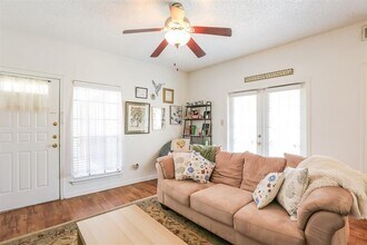 912 W 22nd St in Austin, TX - Foto de edificio - Building Photo