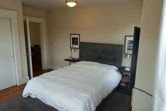 575 Valle Vista Ave, Unit 2 in Oakland, CA - Building Photo - Building Photo