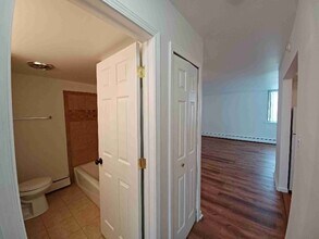 1861 W 13 Mile Rd in Madison Heights, MI - Building Photo - Building Photo