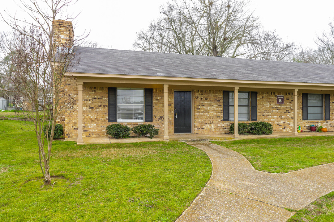 Willow Park Townhomes in Lindale, TX - Building Photo