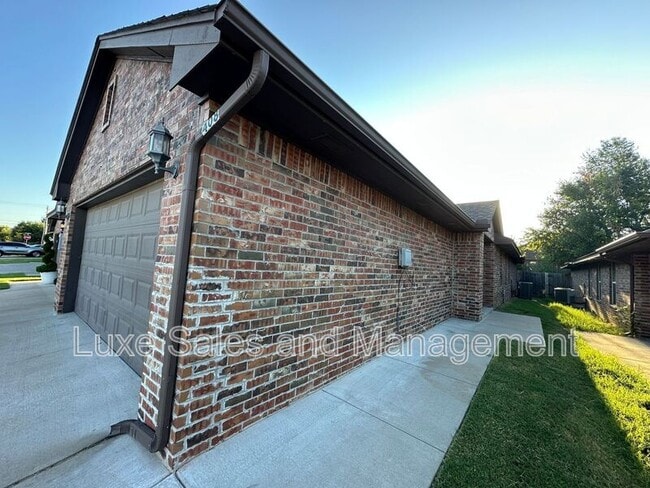 408 Chalk Hill Ct in Edmond, OK - Building Photo - Building Photo