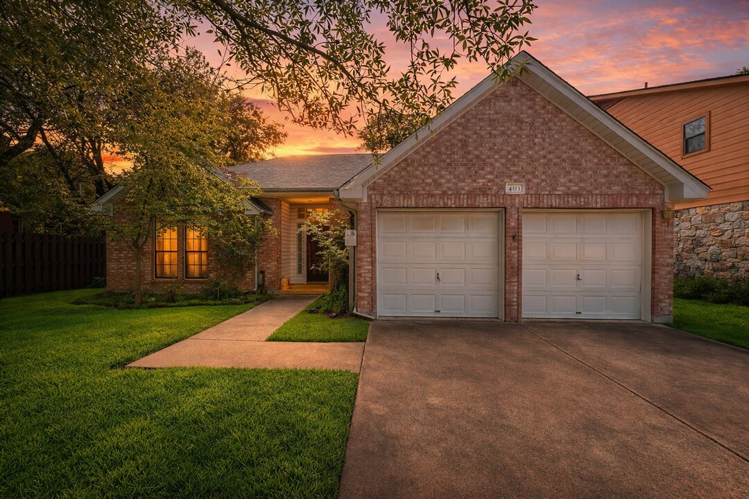 4513 Whispering Valley Dr in Austin, TX - Building Photo