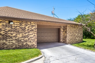 3667 Grand Ave in Des Moines, IA - Building Photo - Building Photo