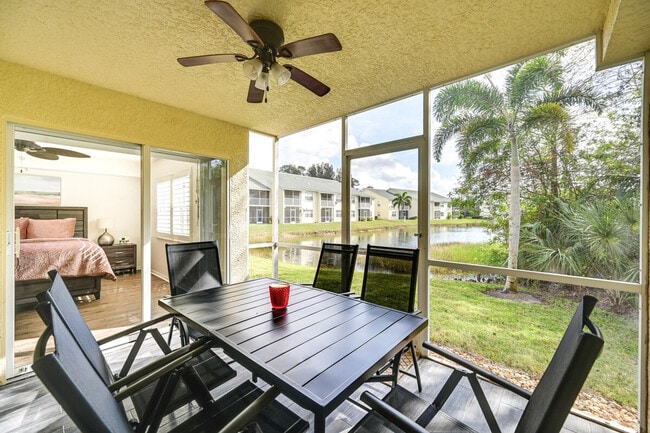 4940 Cougar Ct S in Naples, FL - Foto de edificio - Building Photo