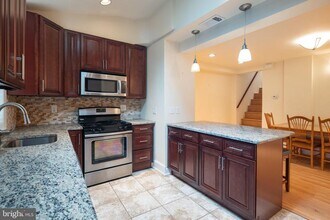 110 Roxborough Ave in Philadelphia, PA - Building Photo - Building Photo